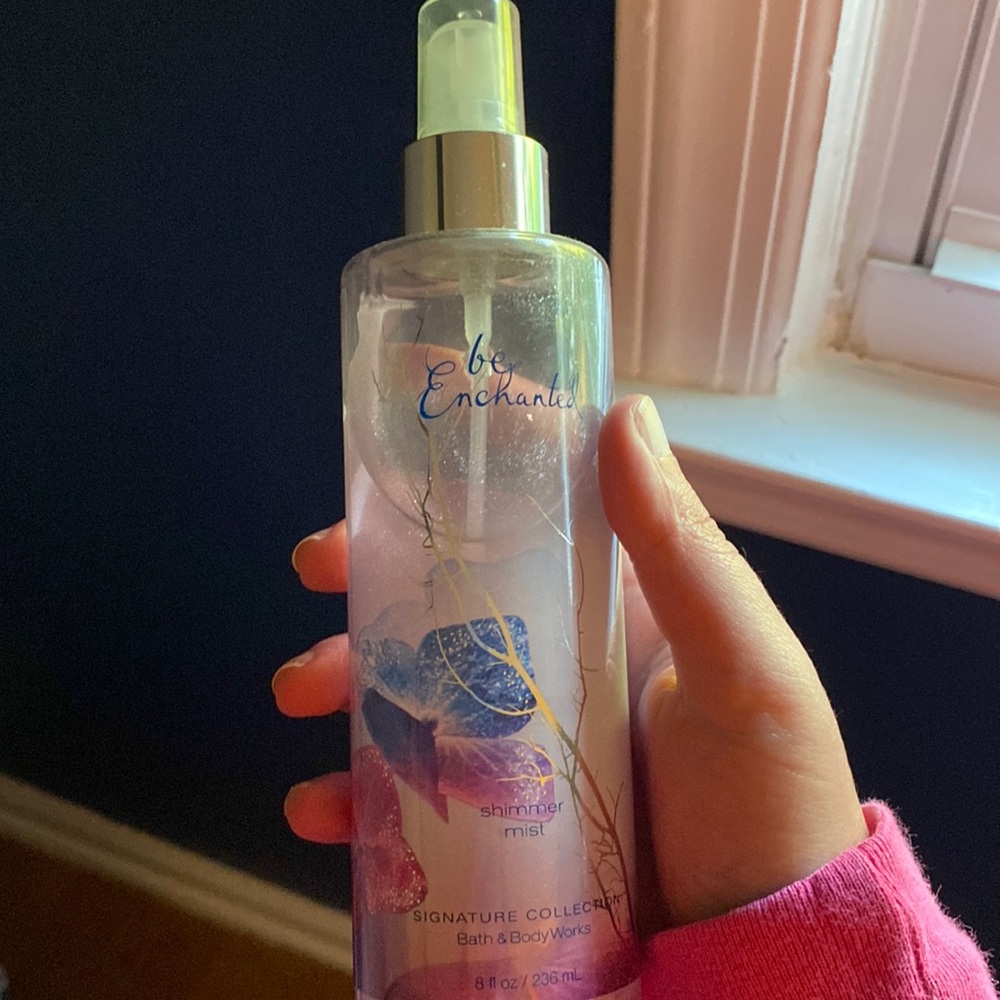 Sparkly body spray